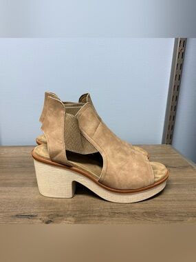 Pierre Dumas Tan Suede-Look Open-Toe Block Heel Sandal Women’s 10